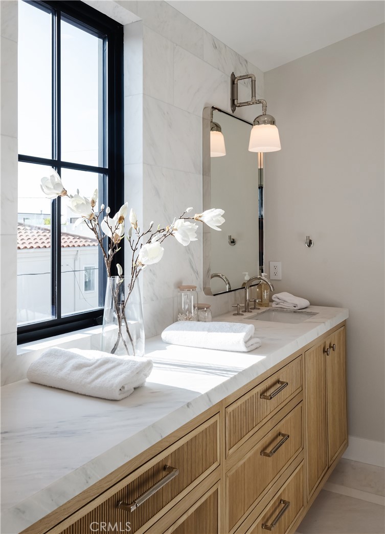 405 7th Street Manhattan Beach, CA 90266 - Photo 48 of 70