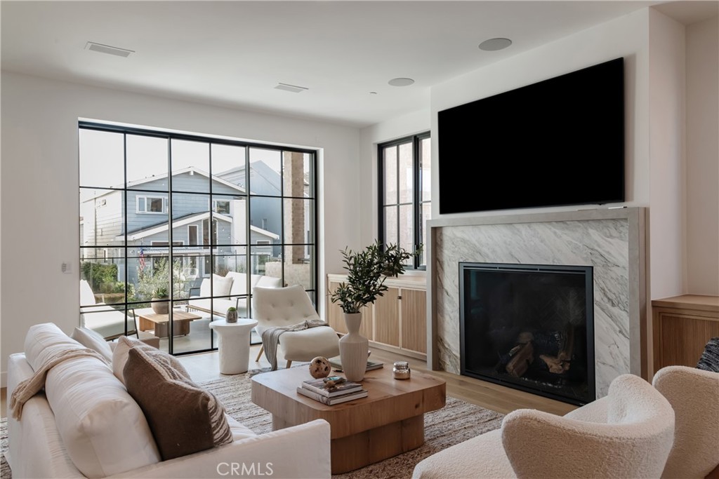 405 7th Street Manhattan Beach, CA 90266 - Photo 9 of 70