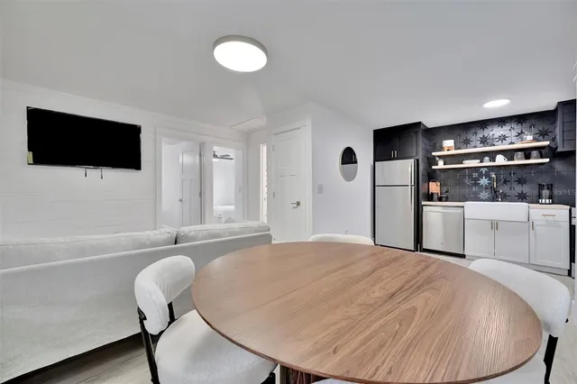 $1,099,000 | 2713 4th Avenue West, Bradenton, FL 34205