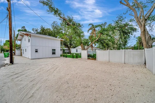 $1,099,000 | 2713 4th Avenue West, Bradenton, FL 34205