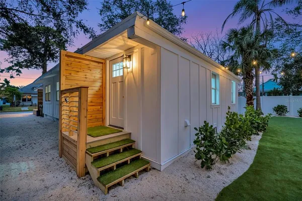 $1,099,000 | 2713 4th Avenue West, Bradenton, FL 34205