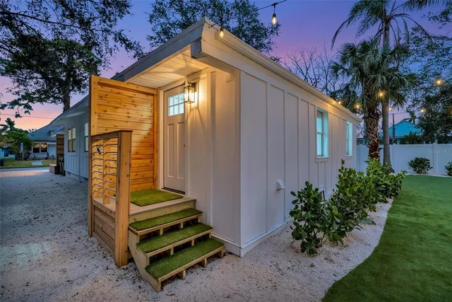 $1,099,000 | 2713 4th Avenue West, Bradenton, FL 34205