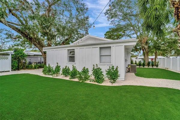 $1,099,000 | 2713 4th Avenue West, Bradenton, FL 34205