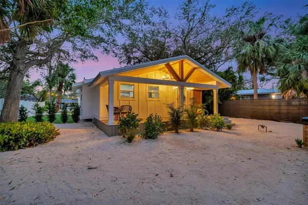 $1,099,000 | 2713 4th Avenue West, Bradenton, FL 34205