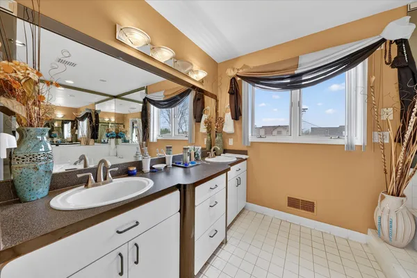 $529,900 | 19444 Jack Pine Drive, Macomb, MI 48042