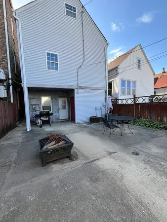 $2,750 | 3217 South May Street, Unit 1, Chicago, IL 60608