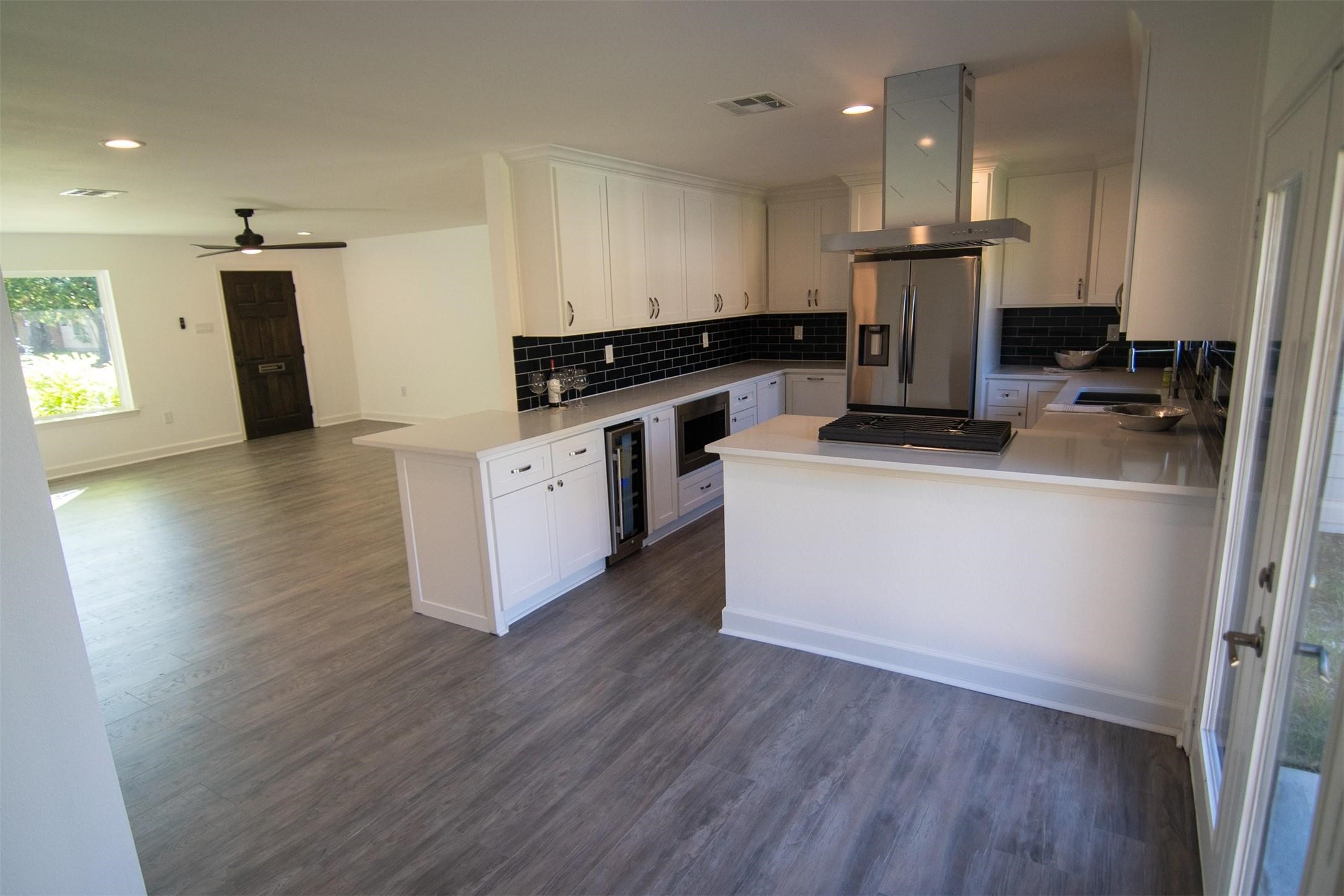 5534 Pagewood Lane Houston, TX 77056 - Photo 12 of 12 Open concept, split floorplan with plenty of natural light.