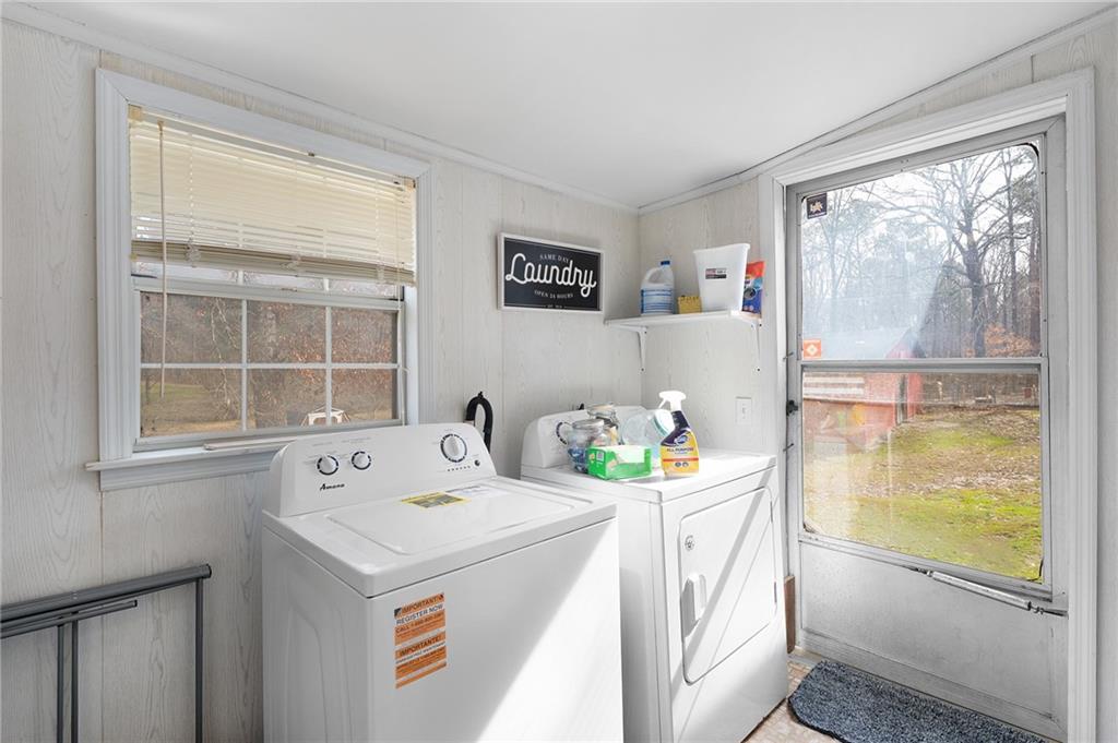 1340 Hyden Tyler Road Chatsworth, GA 30705 - Photo 20 of 65 a utility room with dryer and washer