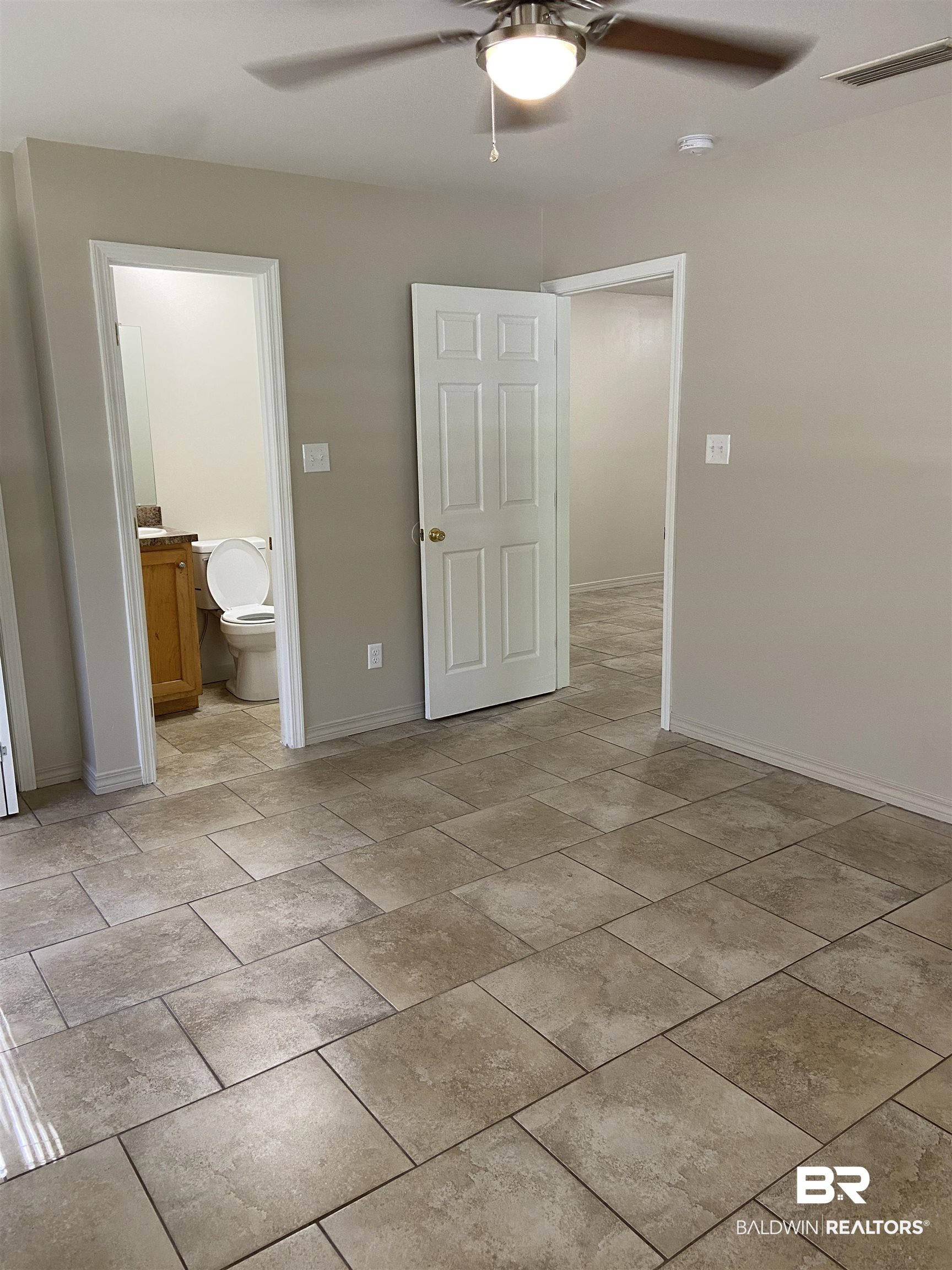 7201 Tangerine Avenue Mobile, AL 36618 - Photo 5 of 15 Master Bedroom
