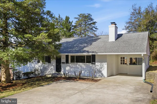 $789,000 | 10014 Cedar Lane, Kensington, MD 20895