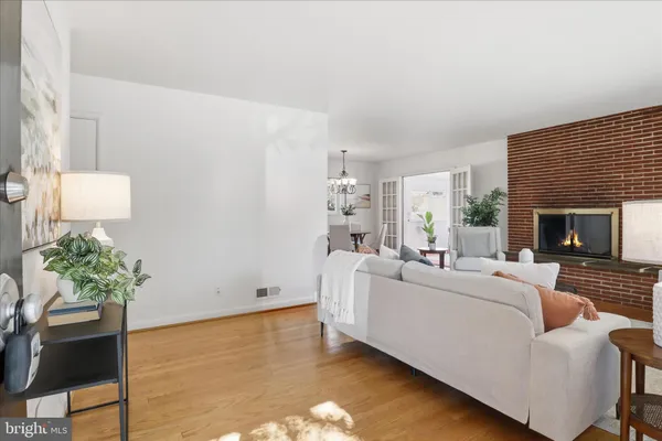 $789,000 | 10014 Cedar Lane, Kensington, MD 20895