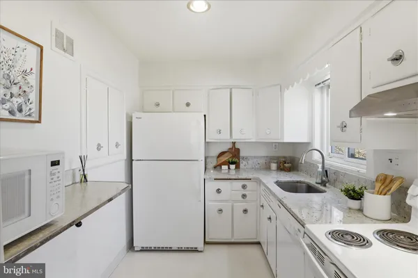 $789,000 | 10014 Cedar Lane, Kensington, MD 20895