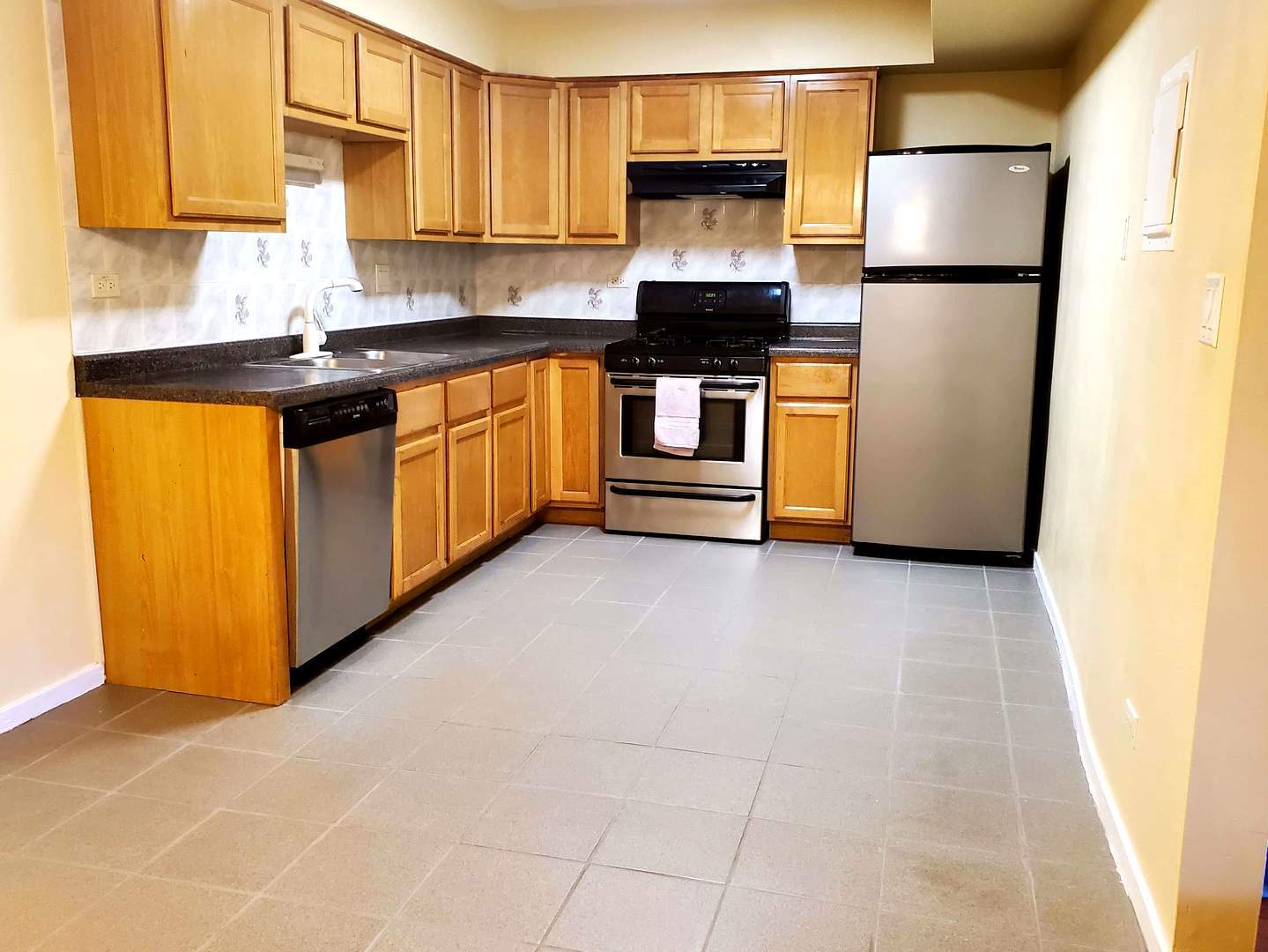 613 Limerick Lane, Unit 1D Schaumburg, IL 60193 - Photo 4 of 24