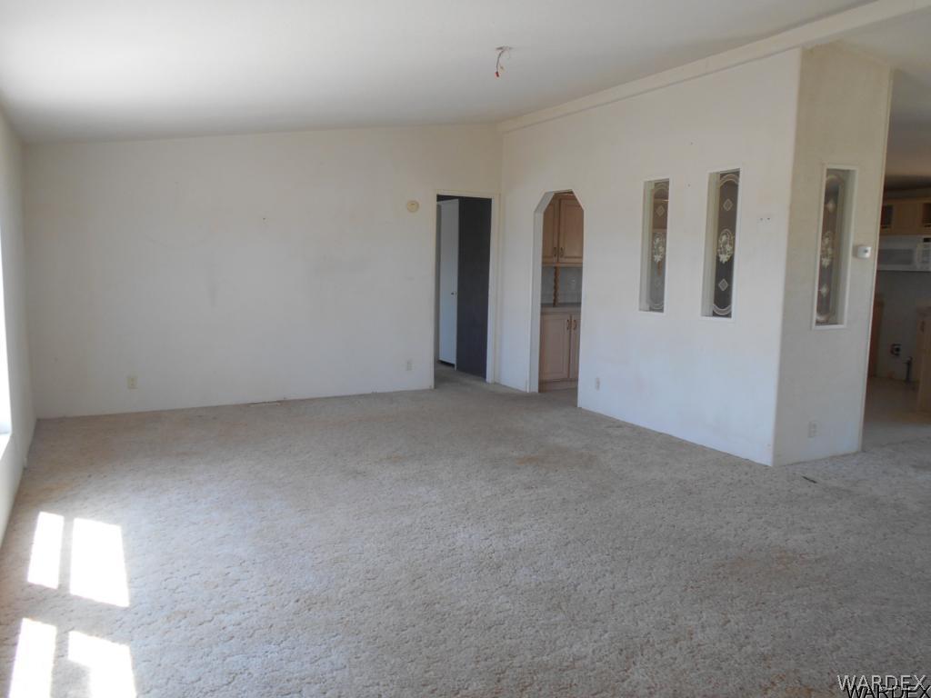 1385 South Concho Road Golden Valley, AZ 86413 - Photo 3 of 24 023342413 living room