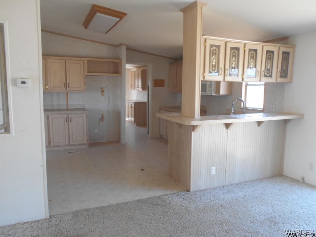 1385 South Concho Road Golden Valley, AZ 86413 - Photo 5 of 24 023342413 kitchen