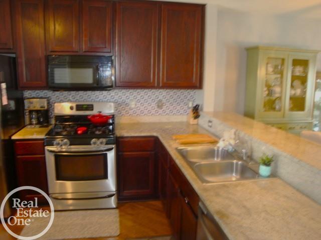 45640 Rathmore Drive Macomb, MI 48044 - Photo 13 of 27 50110269-12.JPG