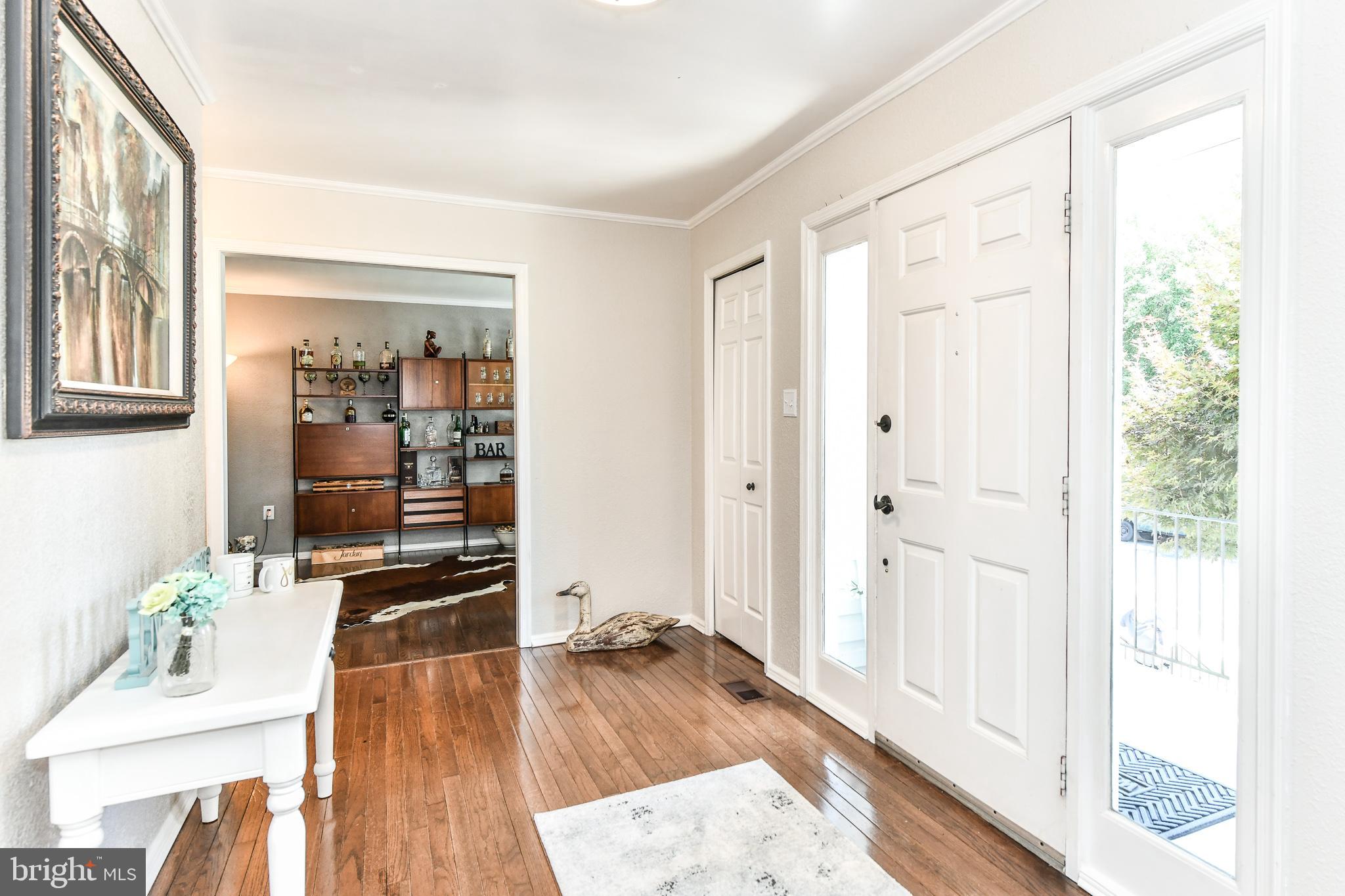 111 Country Road Sterling, VA 20165 - Photo 4 of 55 Beautiful Hardwood Floors!