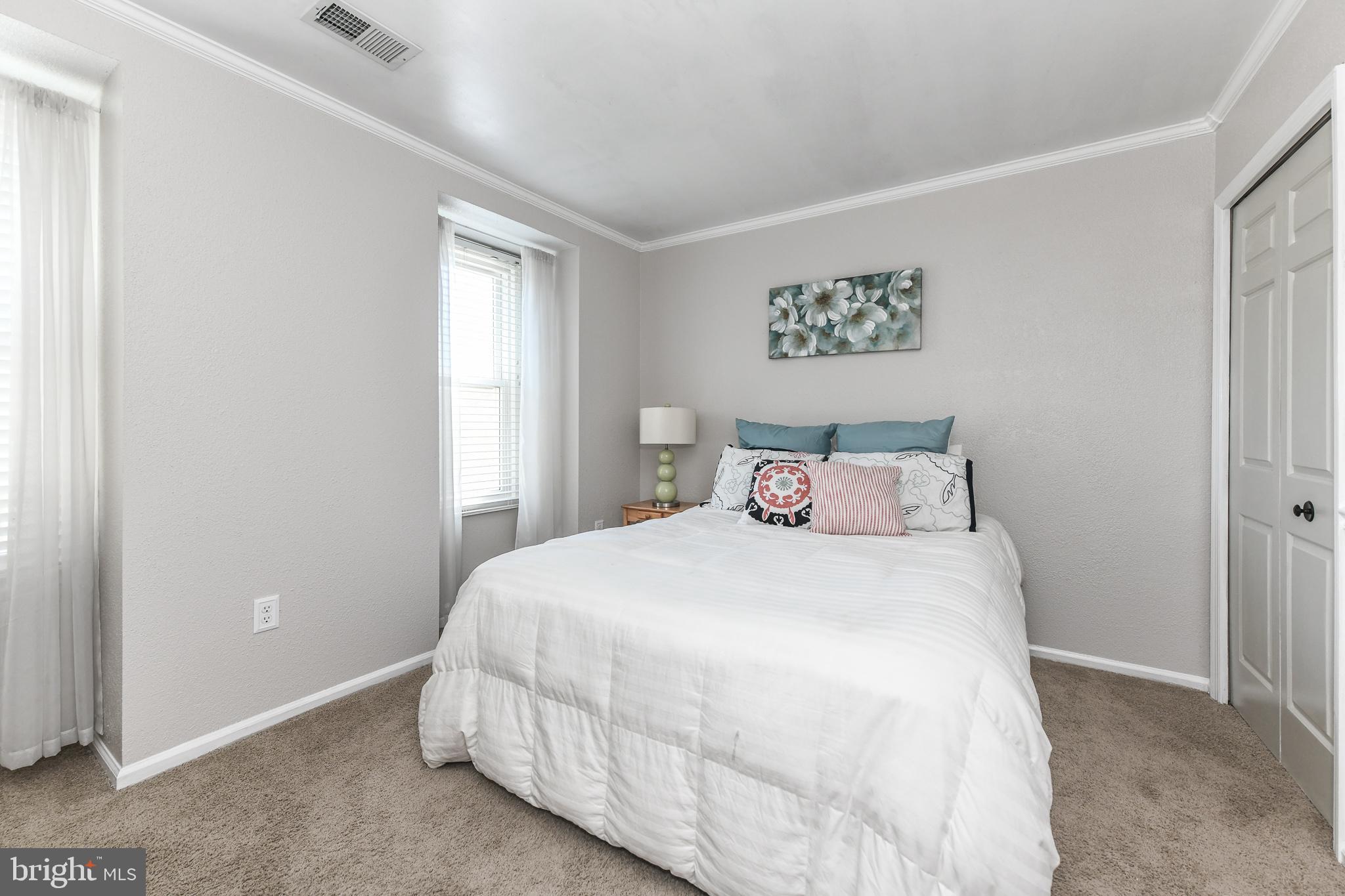 111 Country Road Sterling, VA 20165 - Photo 33 of 55 Large 2nd bedroom upstairs!