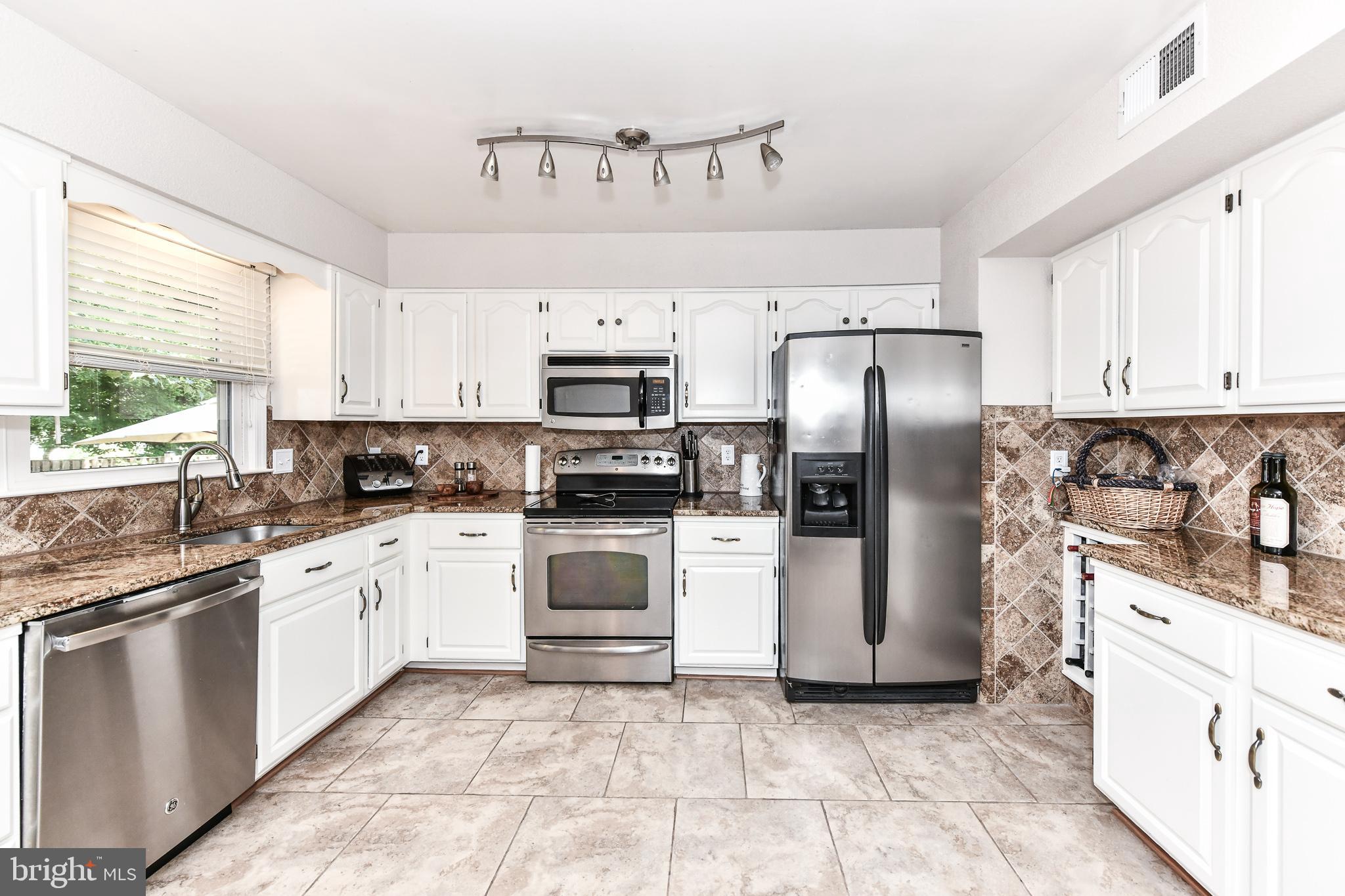 111 Country Road Sterling, VA 20165 - Photo 9 of 55 Updated kitchen!