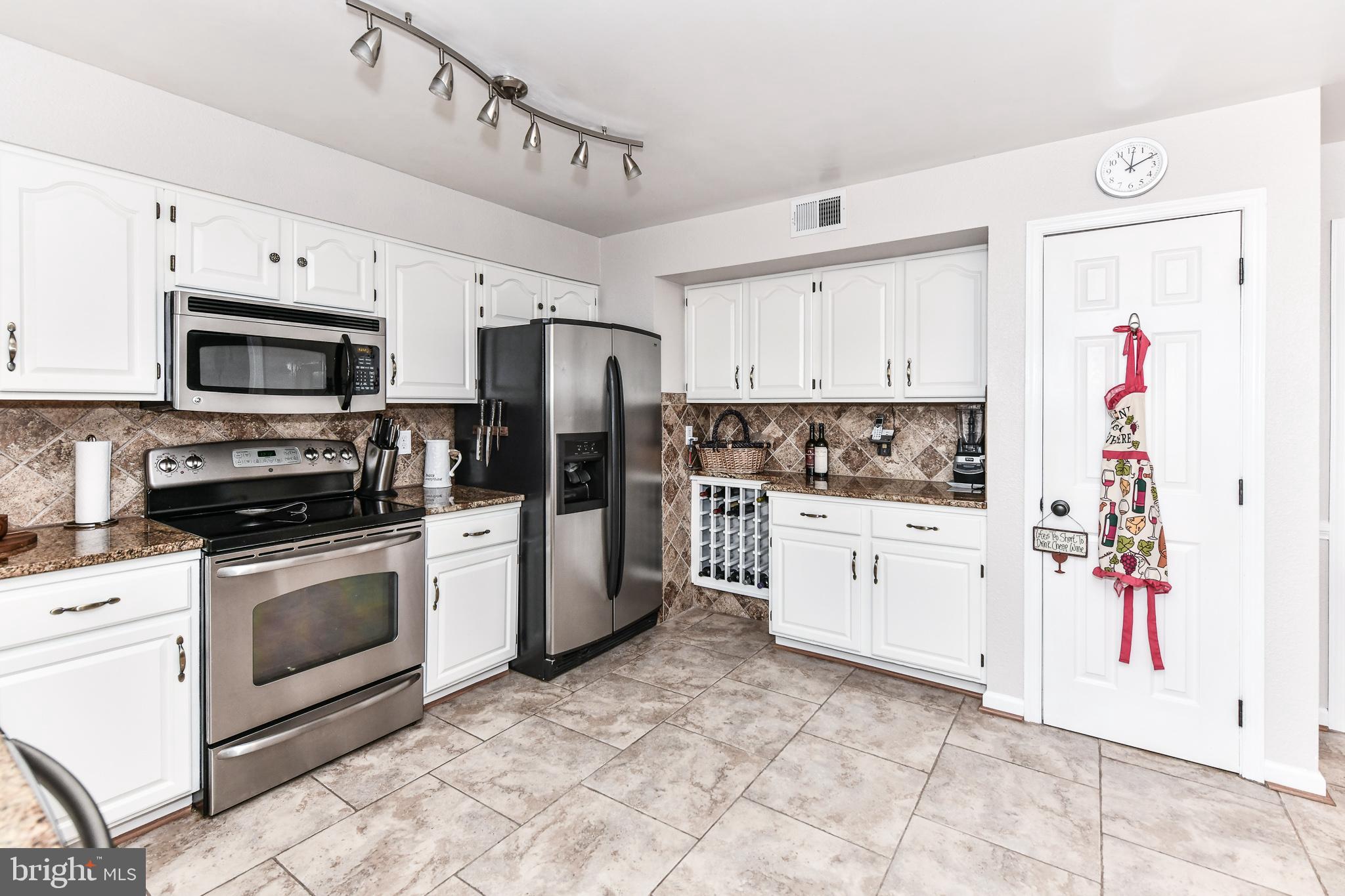 111 Country Road Sterling, VA 20165 - Photo 10 of 55 Granite counters and stainless steal appliances!