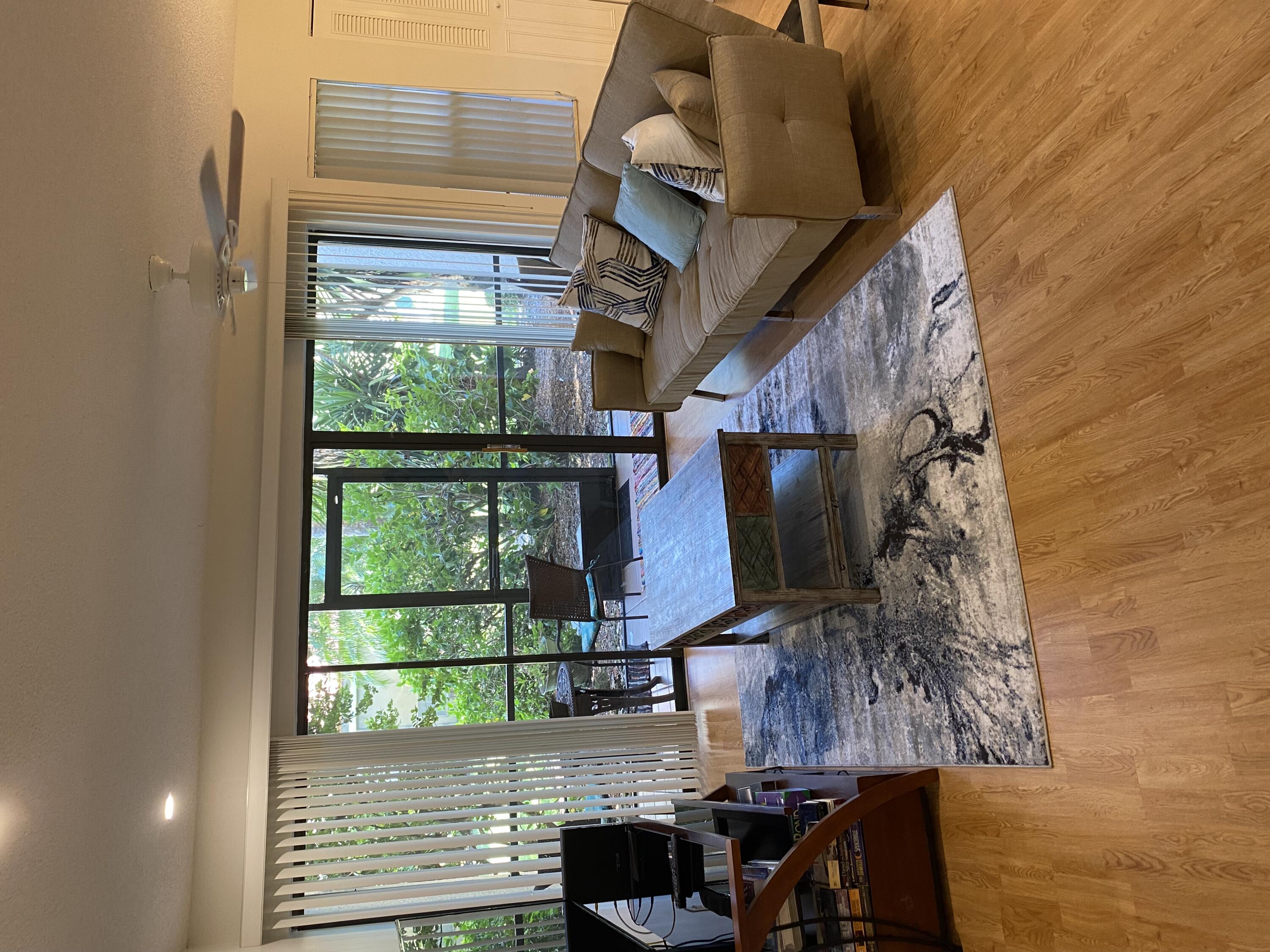 Livingroom with access to covered patio