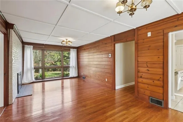 a view of livingroom with hardwood