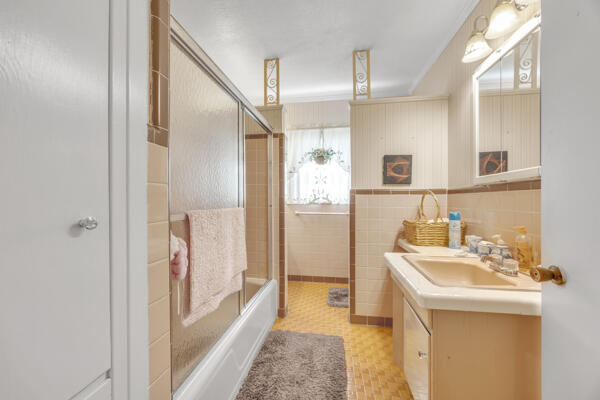 1411 Highway 15 South St. George, SC 29477 - Photo 17 of 32 Hall Bathroom