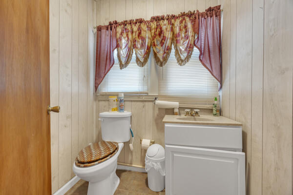 1411 Highway 15 South St. George, SC 29477 - Photo 27 of 32 Guest Bath