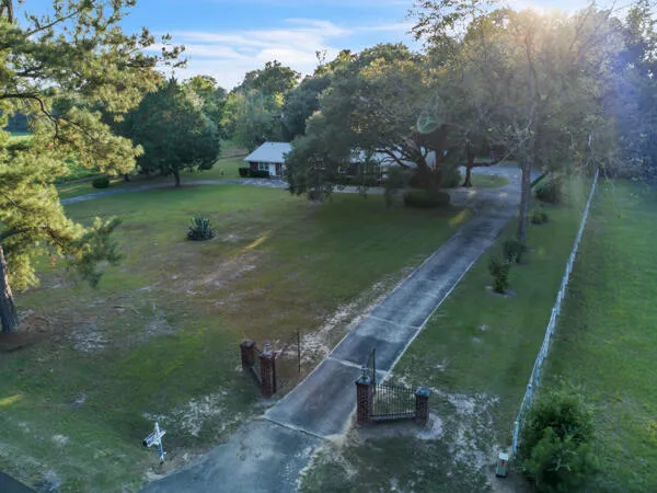 $500,000 | 1411 Highway 15 South, St. George, SC 29477