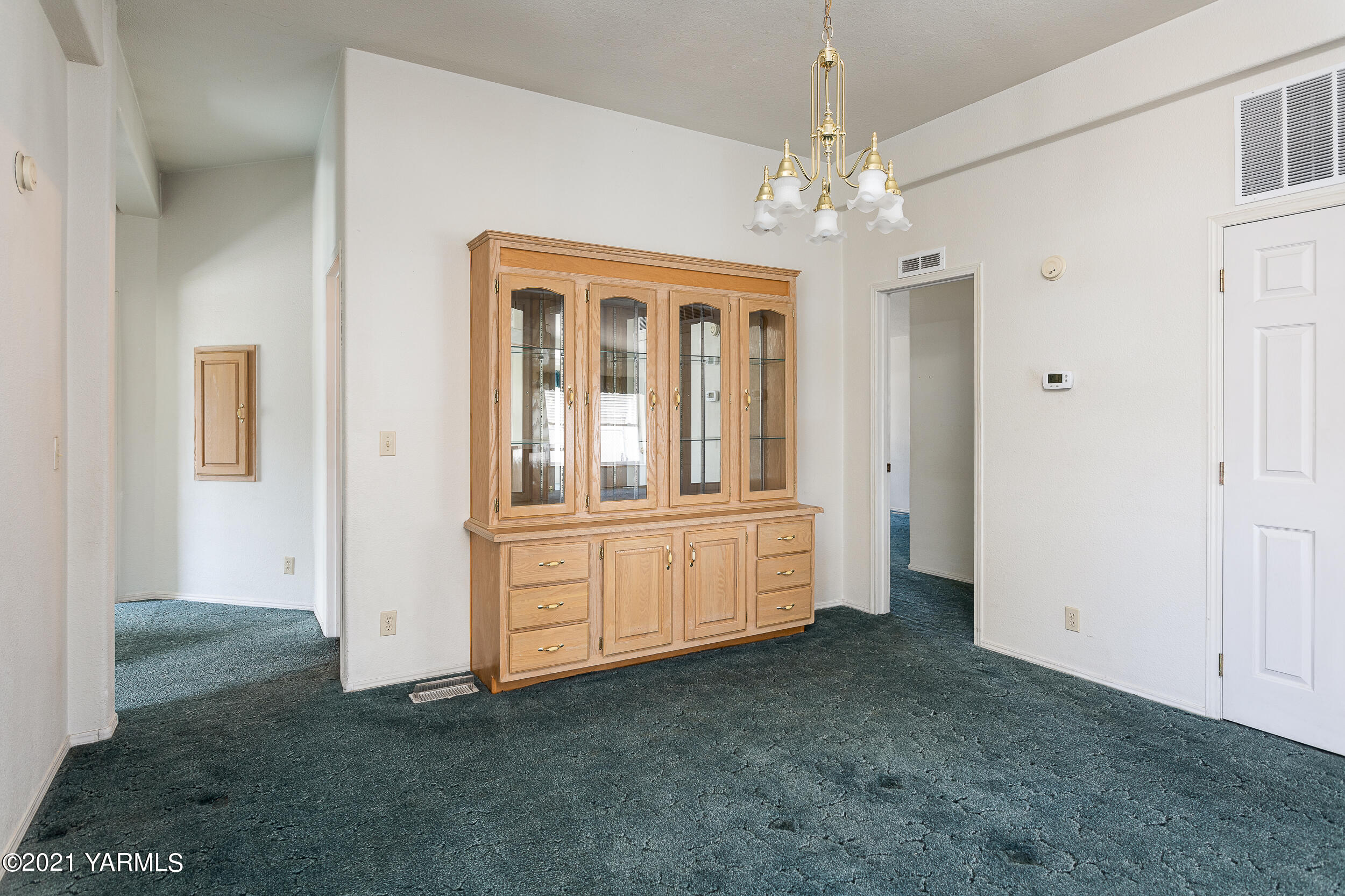3811 Commonwealth Road Yakima, WA 98901 - Photo 7 of 29 Dining Rm with Built-in Hutch
