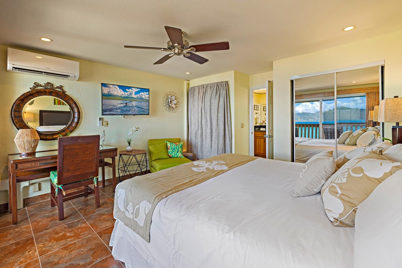 4909 Lower Honoapiilani Road, Unit E5 Lahaina, HI 96761 - Photo 12 of 28 a bedroom with a bed and a chandelier