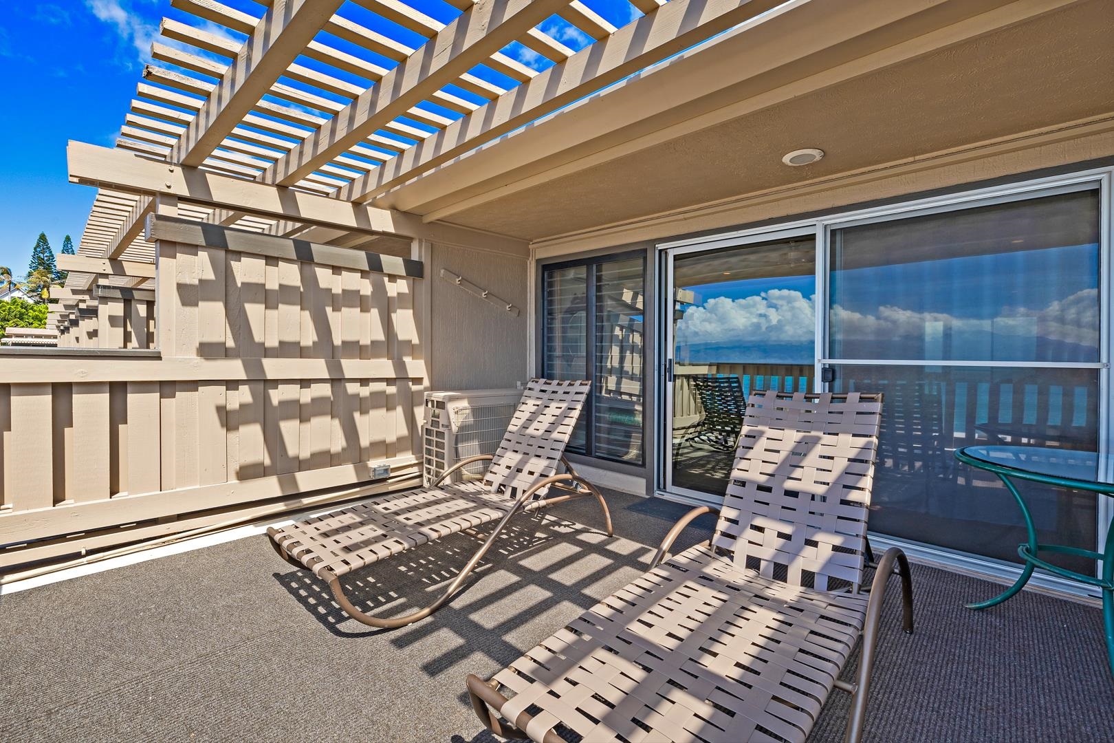 4909 Lower Honoapiilani Road, Unit E5 Lahaina, HI 96761 - Photo 14 of 28 a living room with furniture