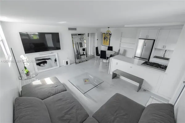 $3,100 | 301 Jefferson Avenue, Unit 4E, Miami Beach, FL 33139