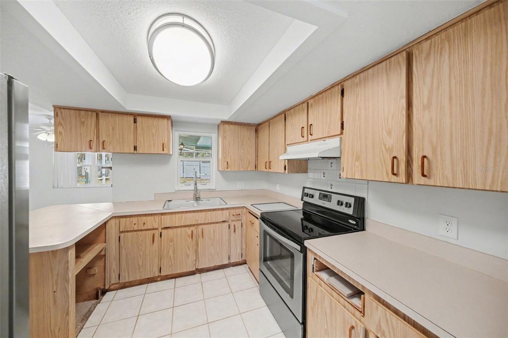 113 Ruskin Avenue Spring Hill, FL 34606 - Photo 9 of 32 a kitchen that has a sink and a stove
