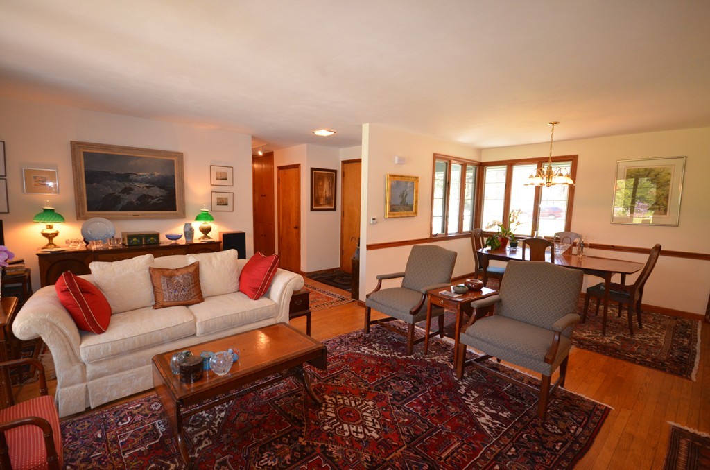 360 Pelham Road Amherst, MA 01002 - Photo 3 of 30
