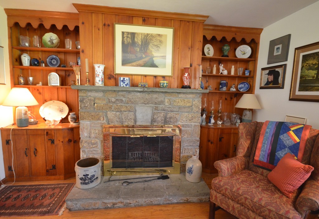 360 Pelham Road Amherst, MA 01002 - Photo 5 of 30