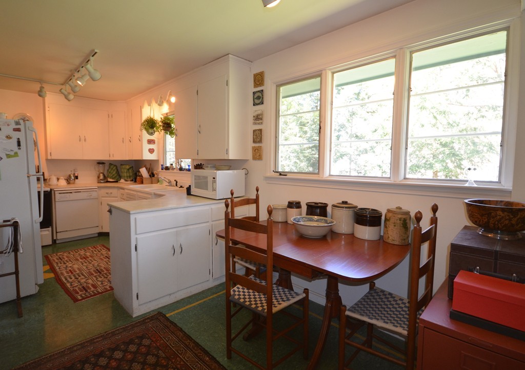 360 Pelham Road Amherst, MA 01002 - Photo 7 of 30