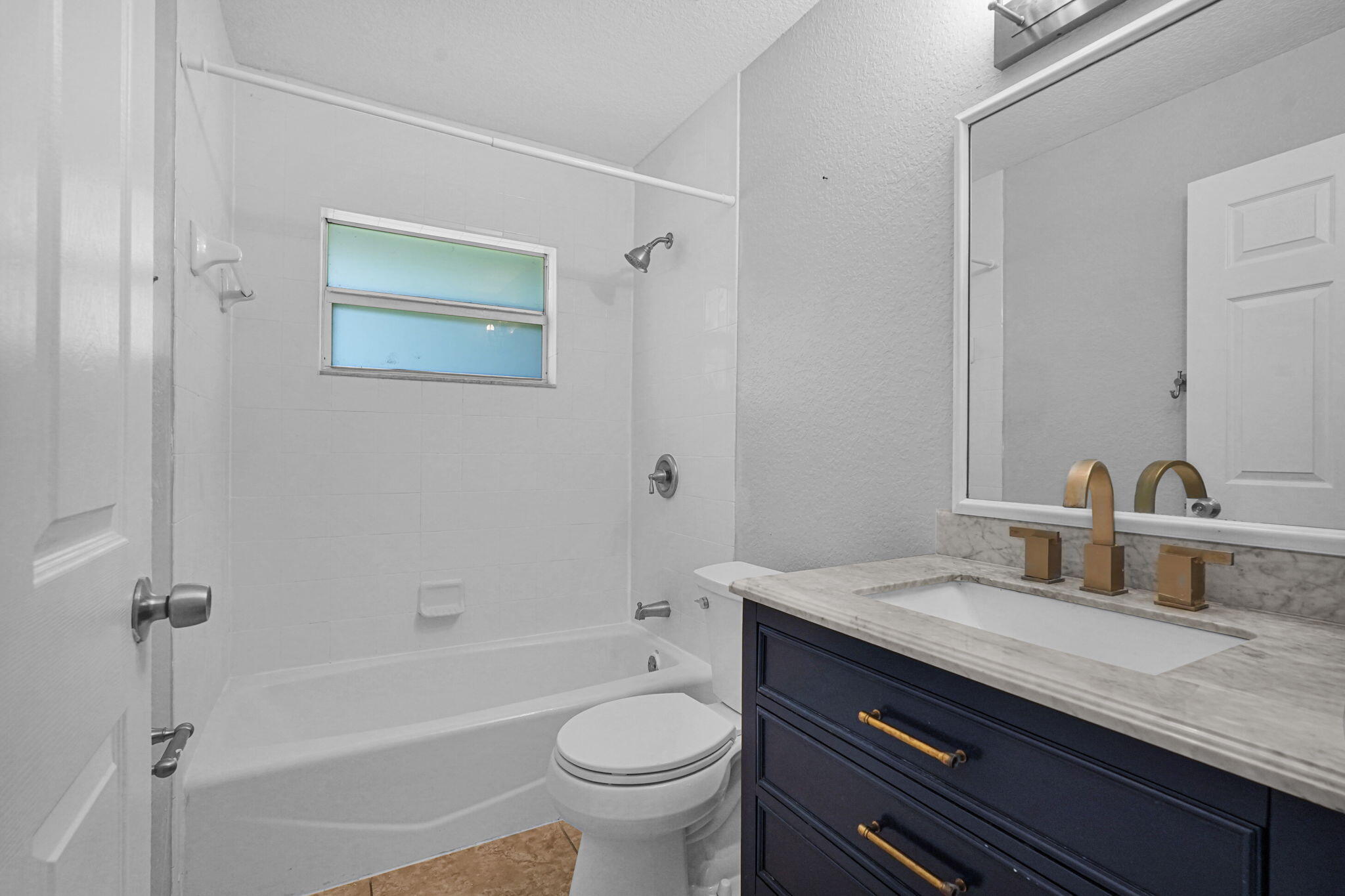520 Southridge Road Delray Beach, FL 33444 - Photo 13 of 30 2nd Bathroom