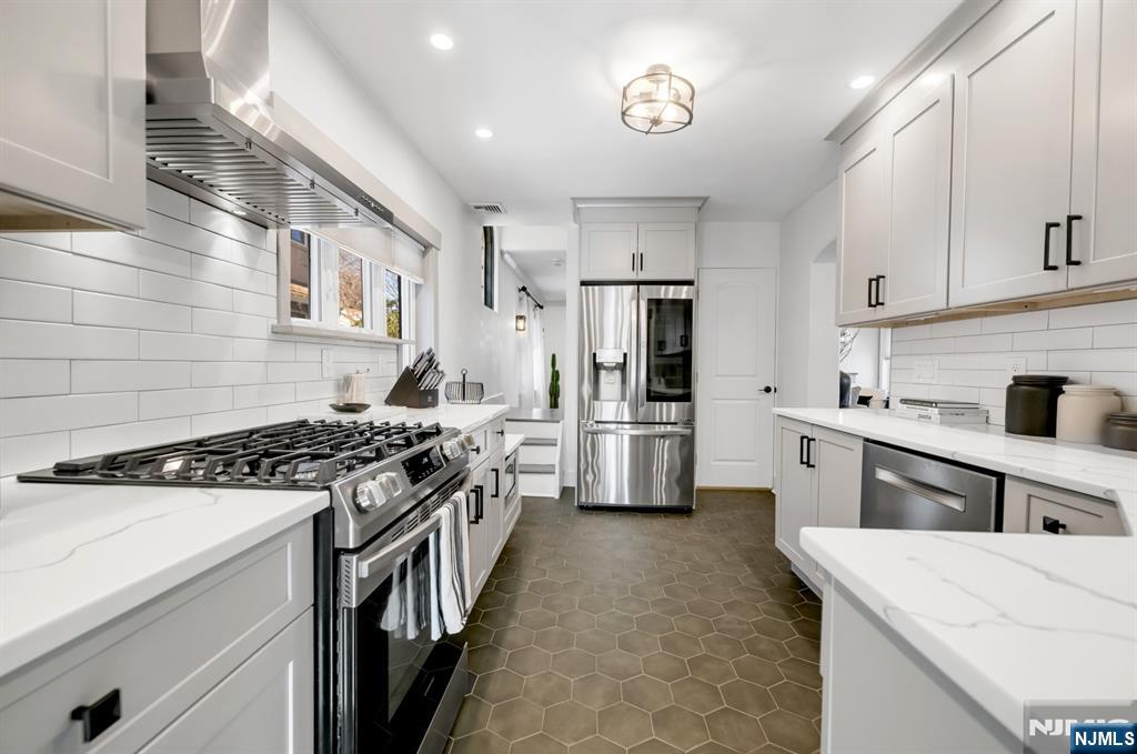 29 Martin Terrace Hackensack, NJ 07601 - Photo 13 of 50