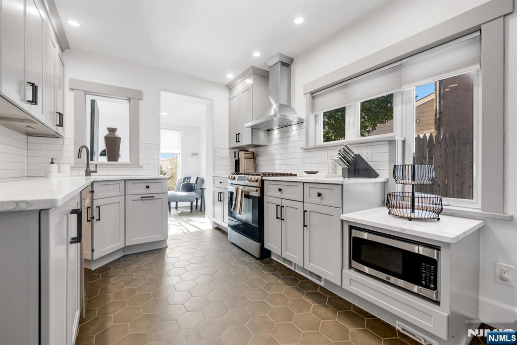 29 Martin Terrace Hackensack, NJ 07601 - Photo 15 of 50