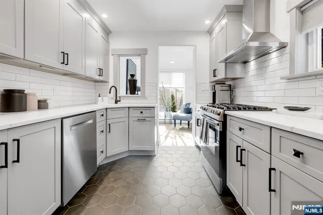 $869,995 | 29 Martin Terrace, Hackensack, NJ 07601