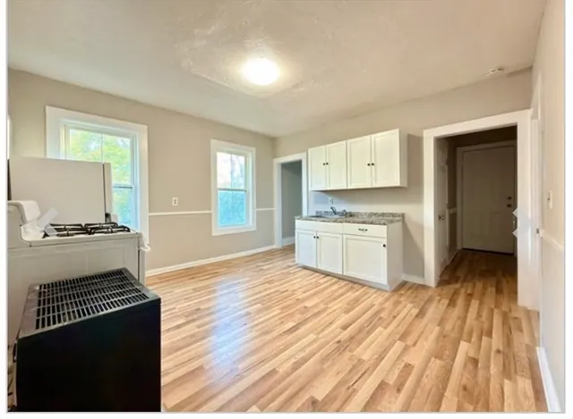 $1,850 | 16 1/2 Winslow Street, Unit 2, Worcester, MA 01609