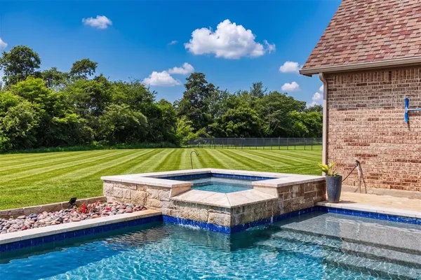 $1,075,000 | 30 Laura Circle, Gunter, TX 75058