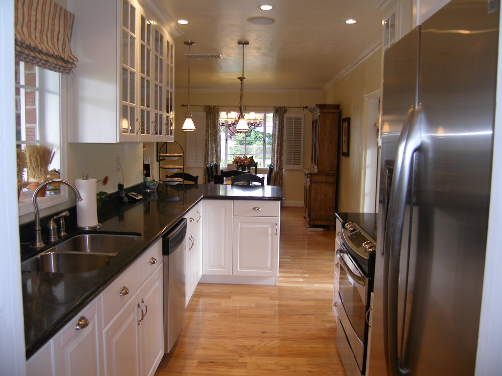 15 East Lamar Road Phoenix, AZ 85012 - Photo 14 of 34 Kitchen looking toward dining room