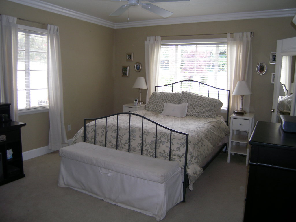 15 East Lamar Road Phoenix, AZ 85012 - Photo 16 of 34 Master bedroom