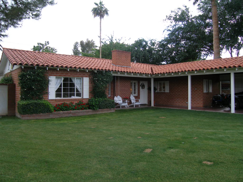 15 East Lamar Road Phoenix, AZ 85012 - Photo 2 of 34 Charming red brick home