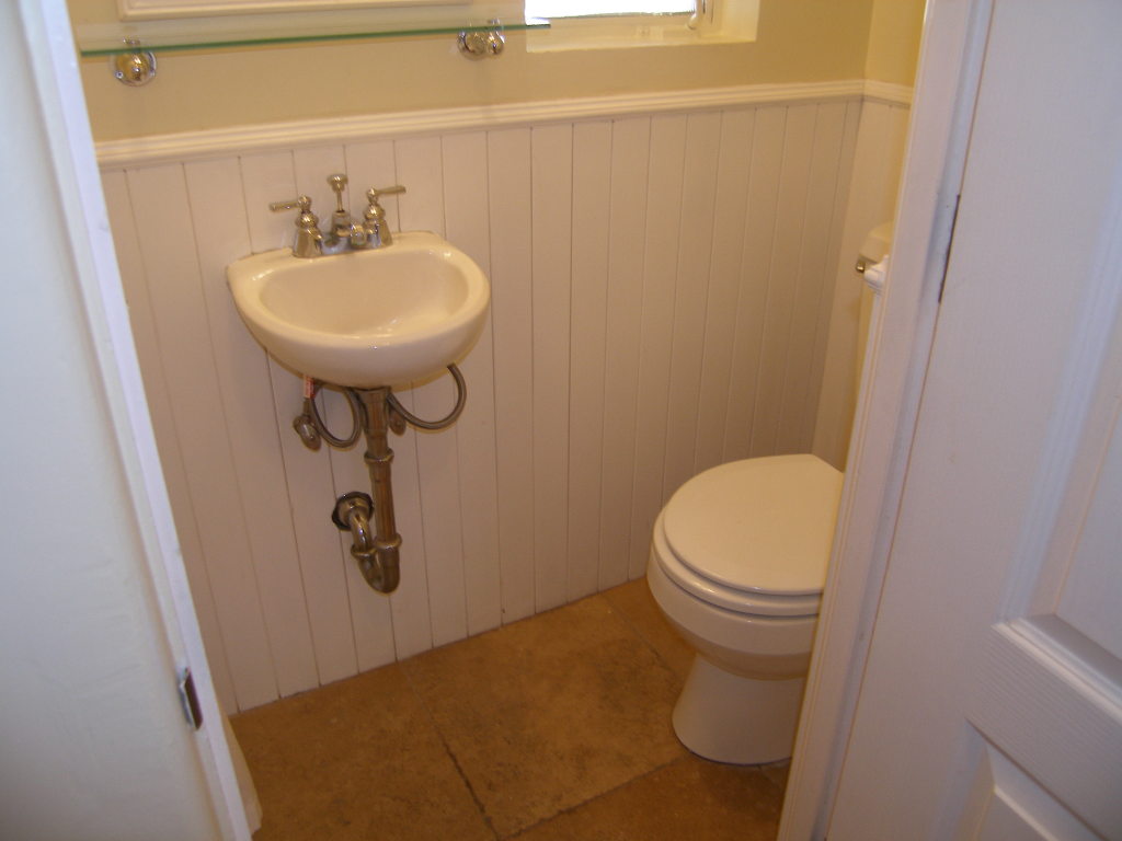 15 East Lamar Road Phoenix, AZ 85012 - Photo 21 of 34 Bathroom