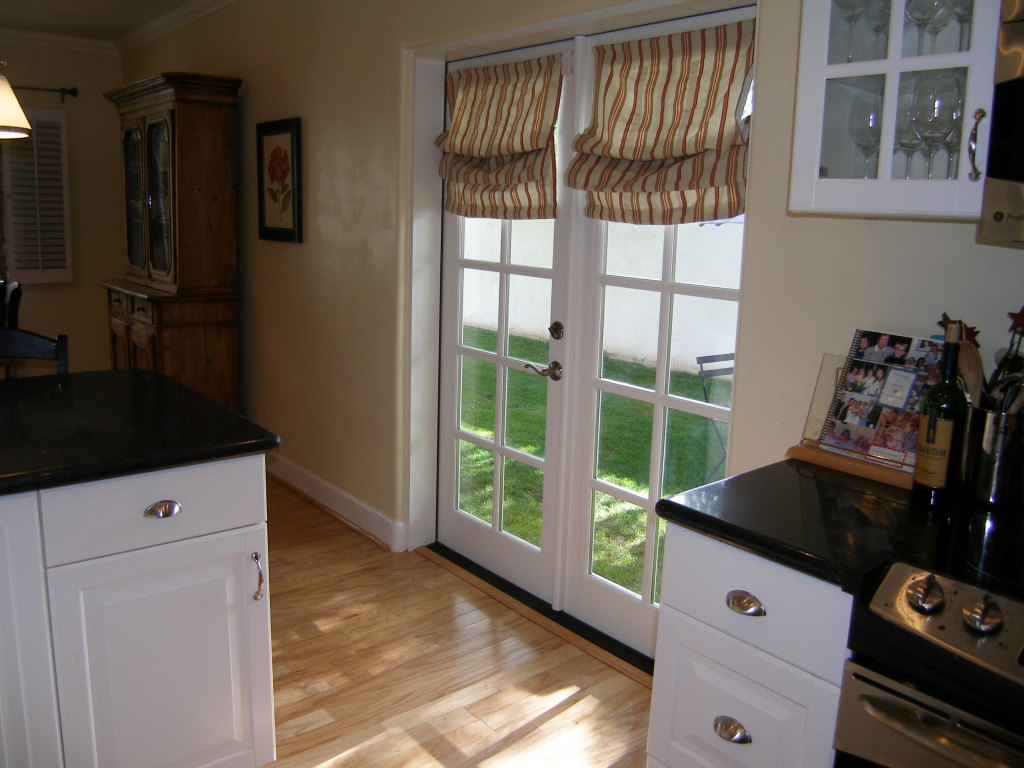 15 East Lamar Road Phoenix, AZ 85012 - Photo 23 of 34 French doors from kitchen going out back