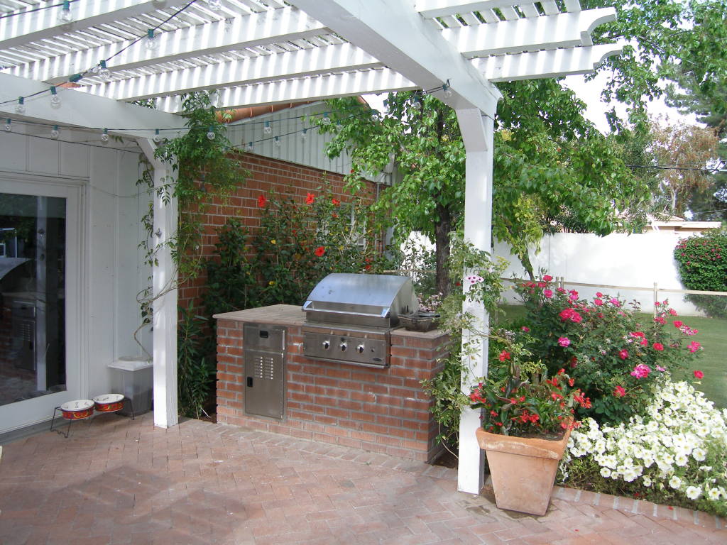15 East Lamar Road Phoenix, AZ 85012 - Photo 25 of 34 Built-in BBQ