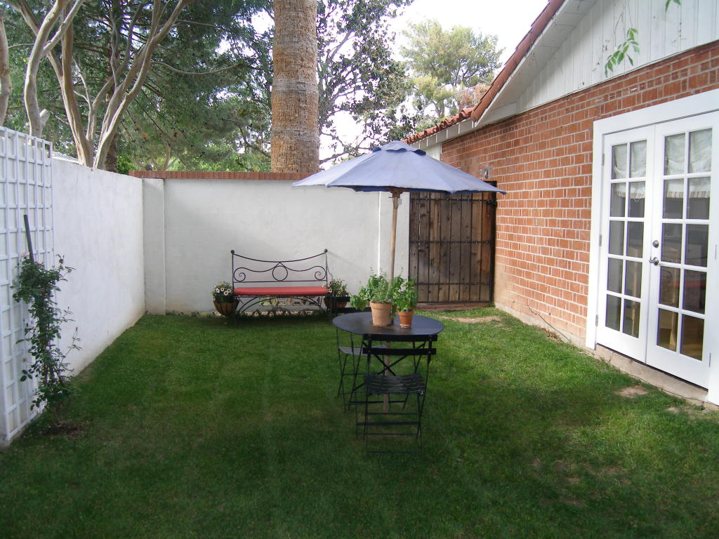 15 East Lamar Road Phoenix, AZ 85012 - Photo 29 of 34 Grassy area